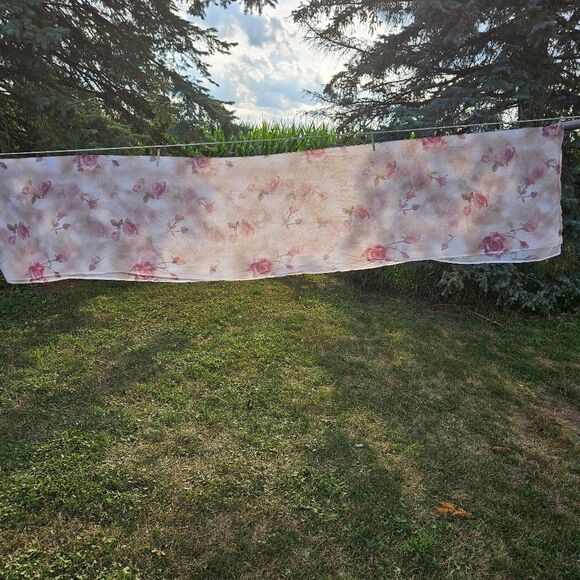 Sara Roses Semi-Sheer Window Scarf – Rose & Gray, 59"x144" Grandma Style Cottage - Picture 5 of 6